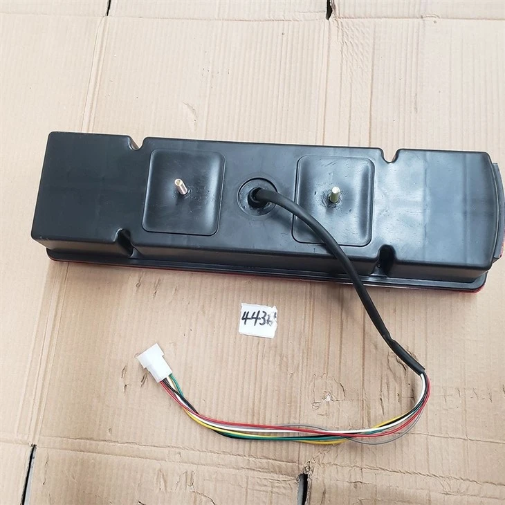 DZ9200810020 F2000、F3000 right rear light (yellow turn signal) DZ9200810020 F2000、F3000 right rear light (yellow turn signal)